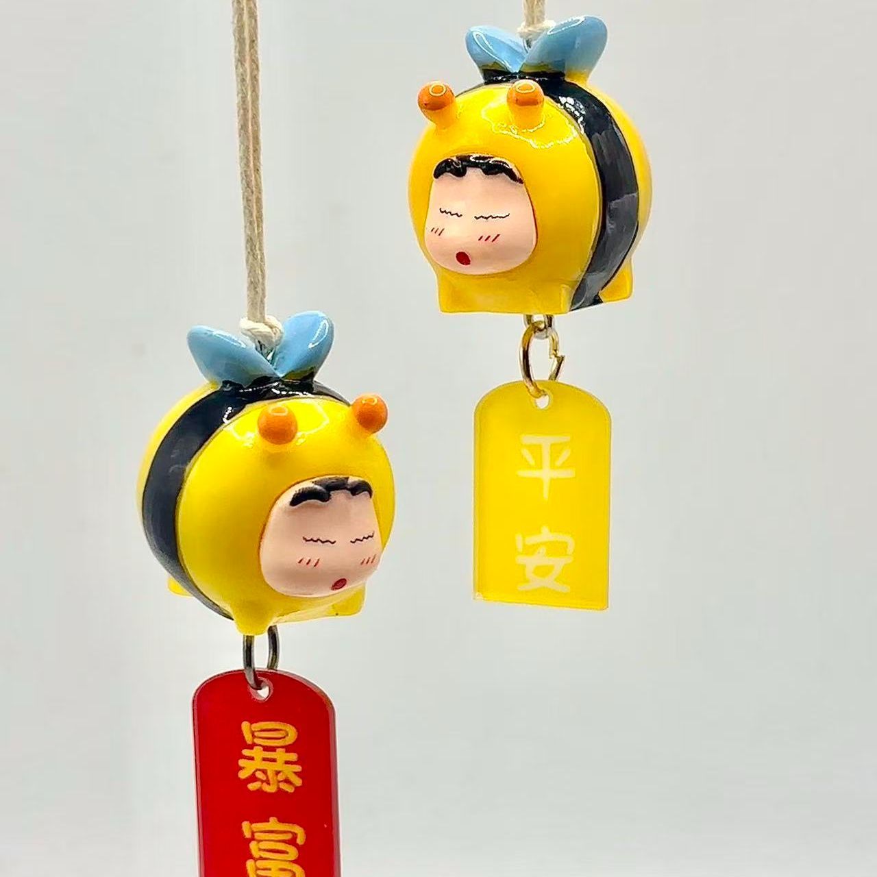 Car Accessories Company - Crayon Shin-chan Bee Cosplay Figure Car